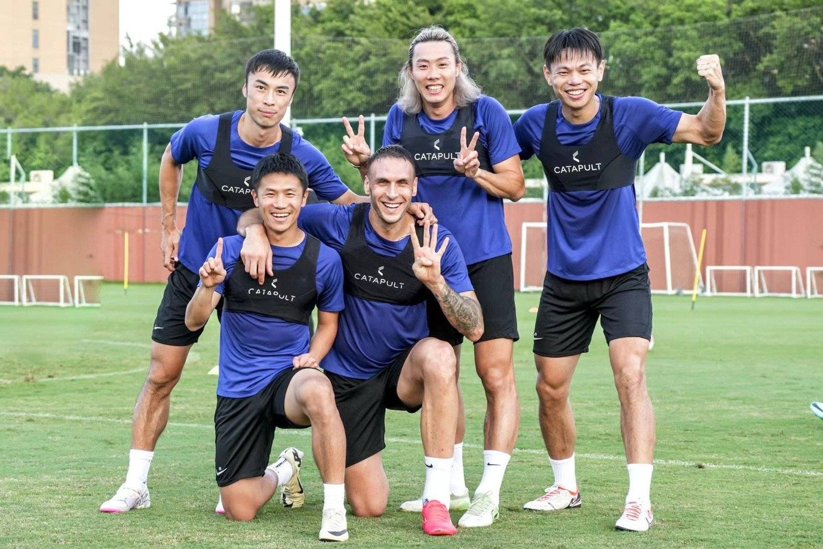 雄狮将士迎战多特蒙德一役，实力对决惊险激烈的简单介绍