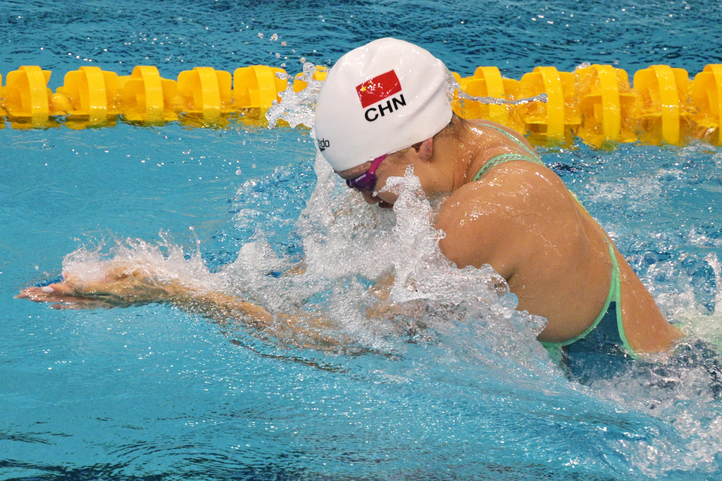 澳大利亚选手在游泳比赛中斩获冠军