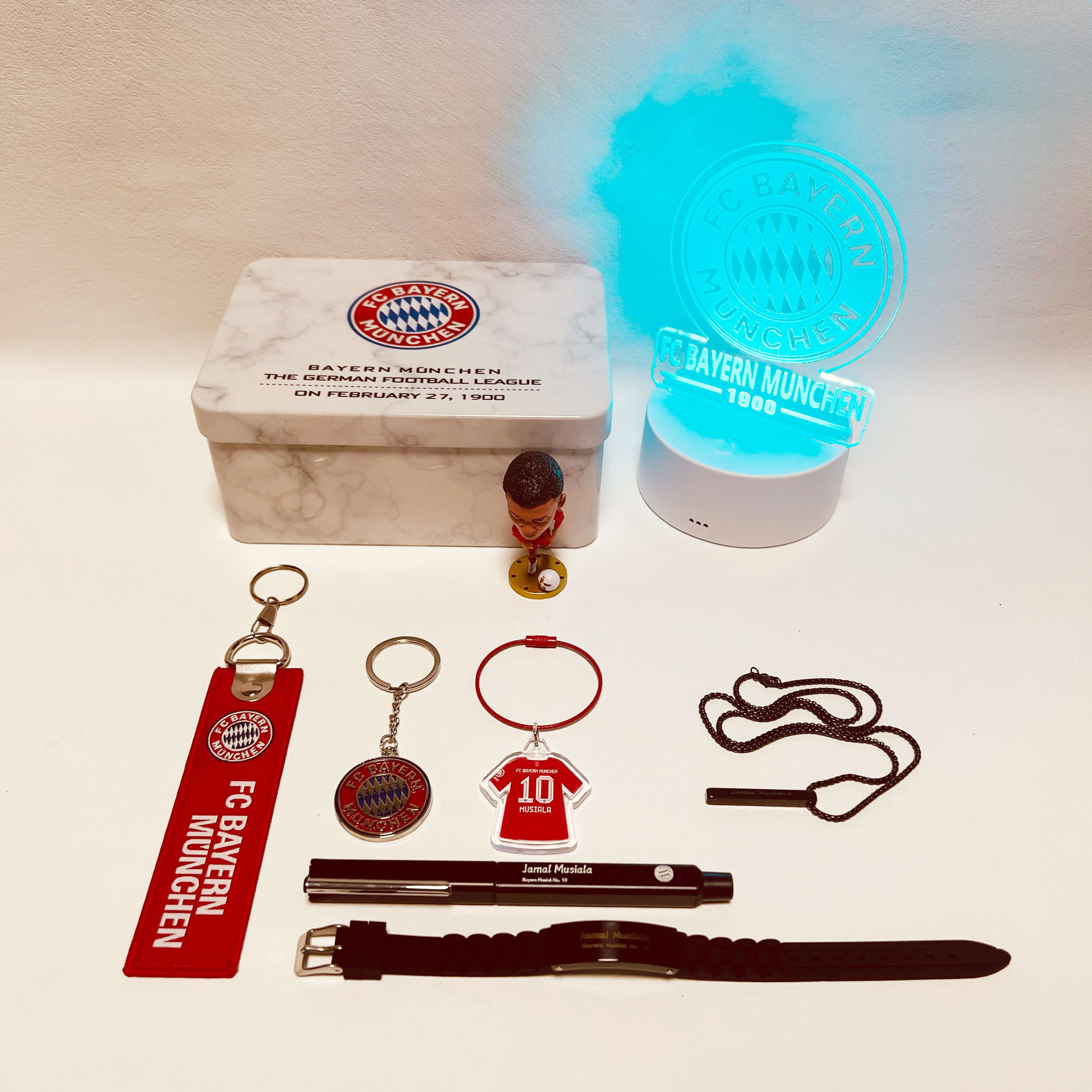 拜仁慕尼黑球迷组织举办庆祝活动，祝贺球队连胜的简单介绍