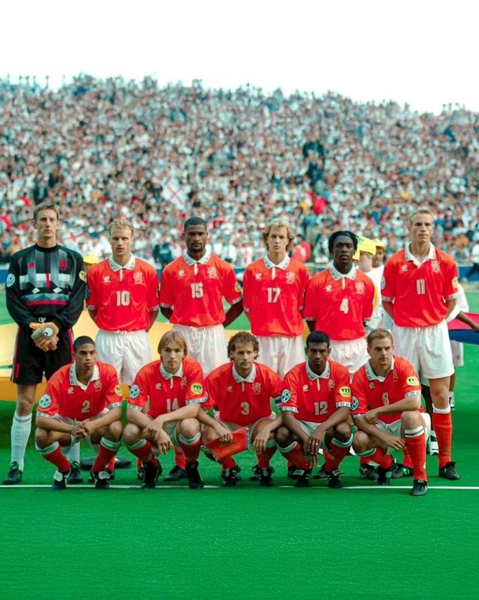 荷兰球队冲向欧洲杯，成功晋级四强