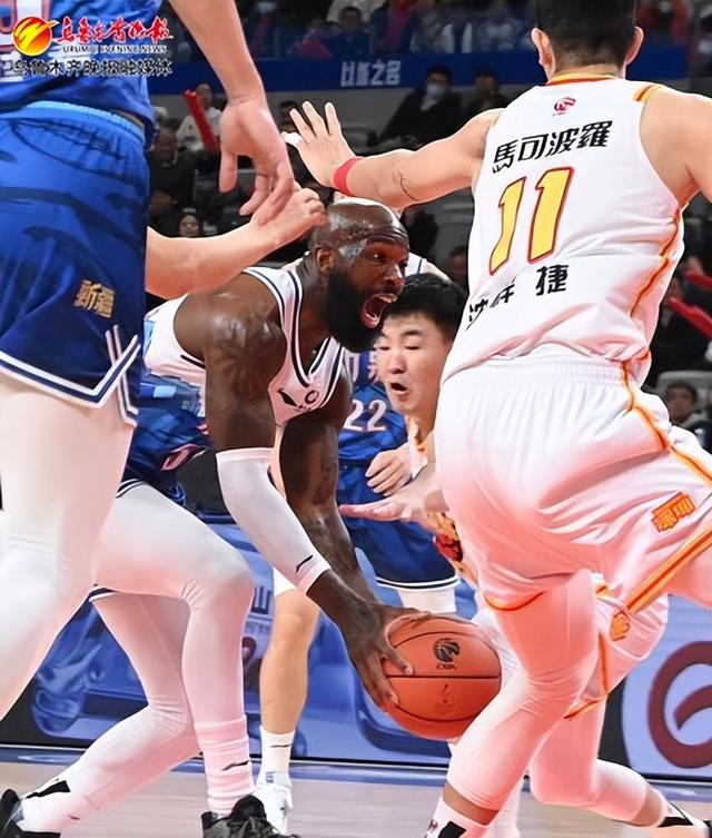 新疆男篮主场竞争激烈，险胜深圳队