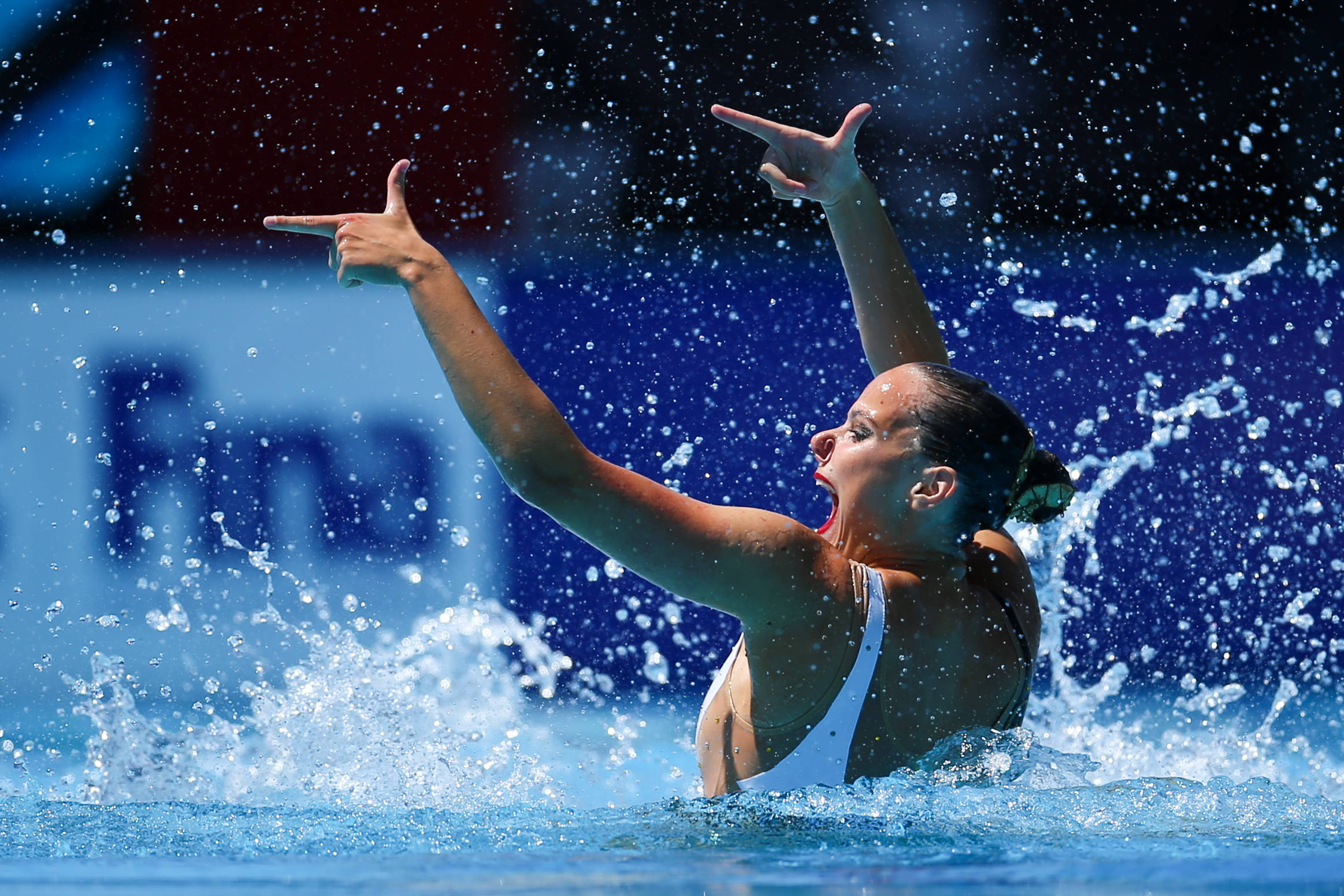 匈牙利游泳选手势不可挡，一路领先的简单介绍