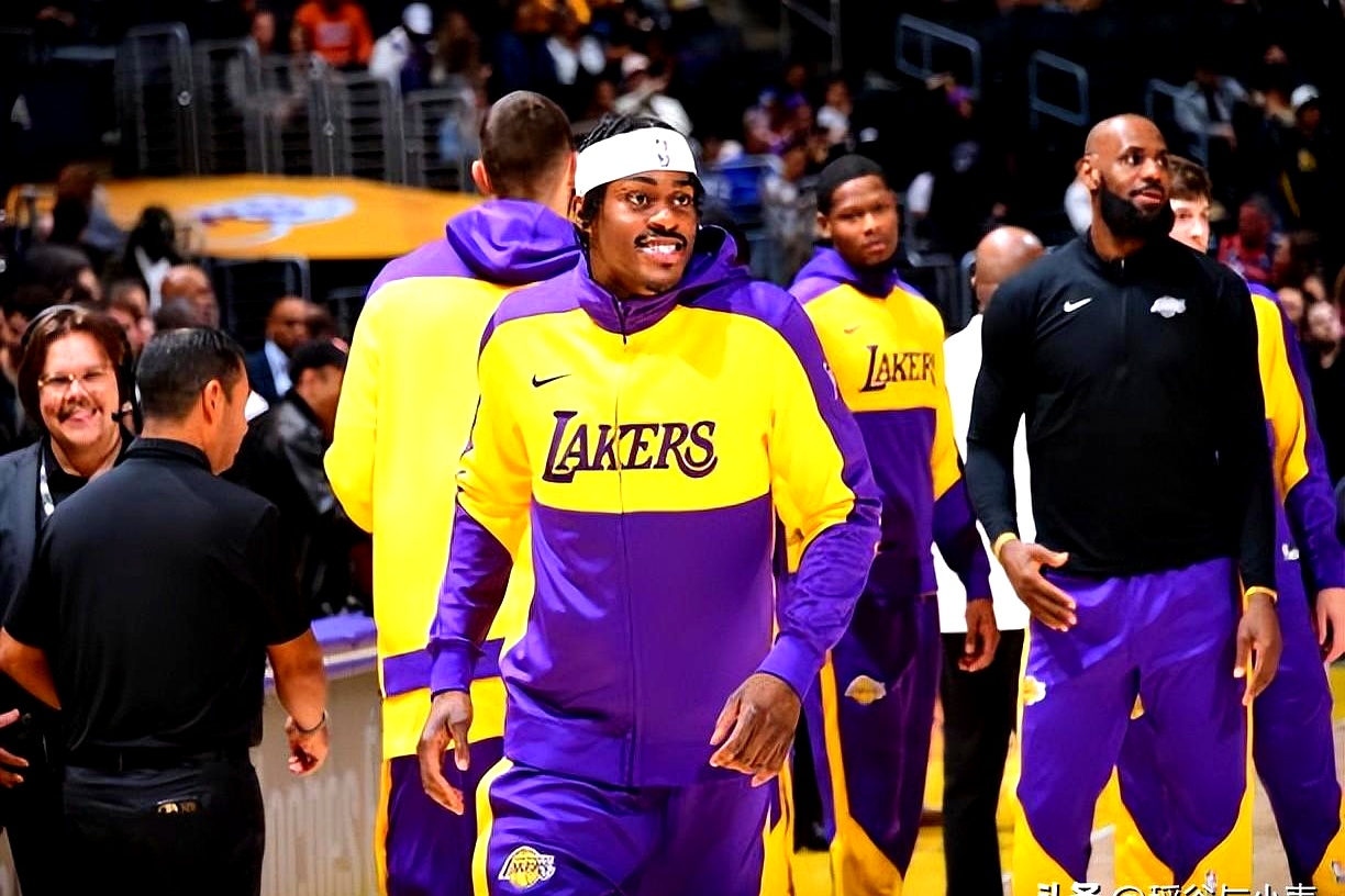 锋线球员在比赛中展现出色的表现