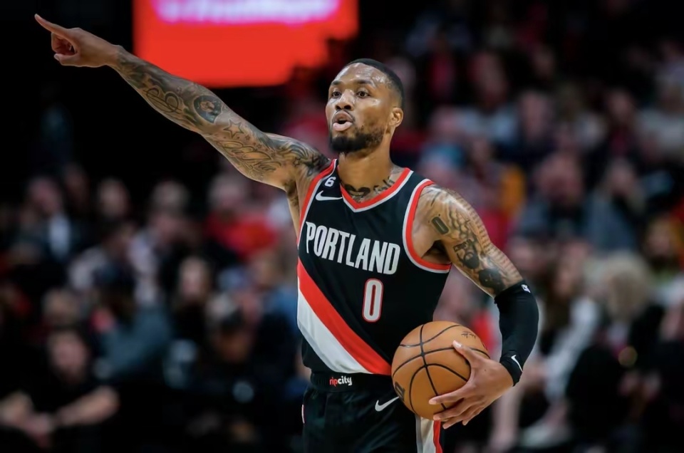 开拓者赢得焦灼之战，利拉德关键时刻挺身而出