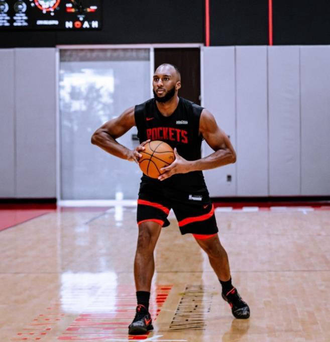 火箭后卫获得最有价值球员，表现受到赞赏