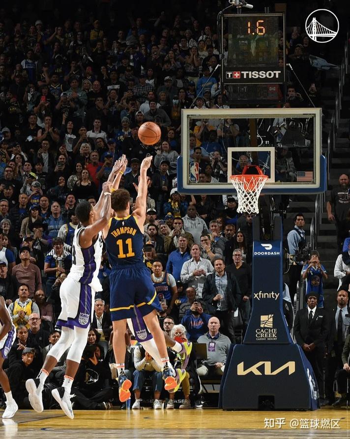 od体育电竞-勇士轻松战胜马刺，考辛斯内线压制