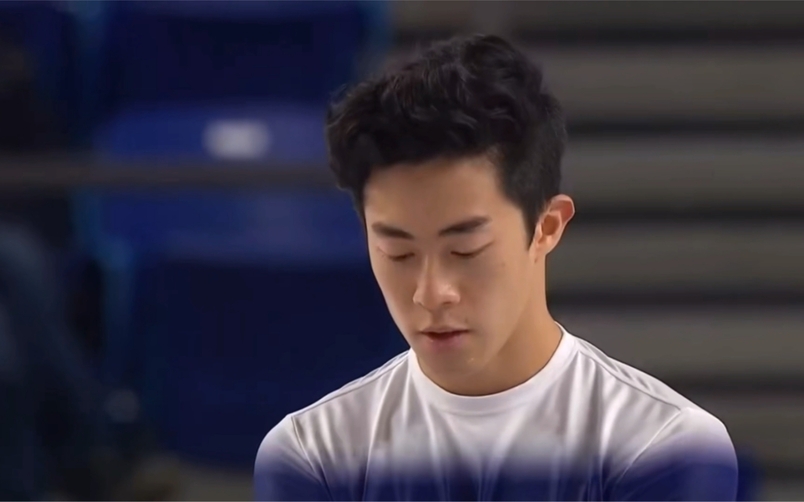 包含加拿大男子游泳选手力压群雄，夺得冠军的词条