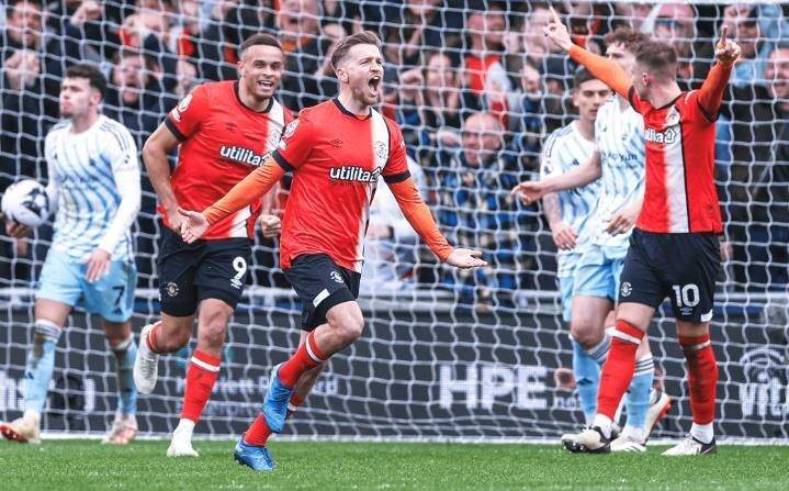 奥格斯堡实力抢夺胜利，战胜对手